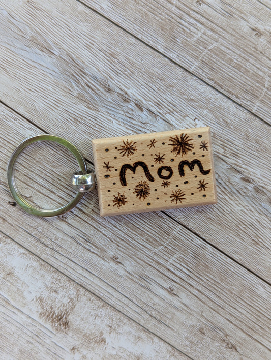 Handmade Pyrography "Mom" Keychain – A Heartfelt Gift from the Heart