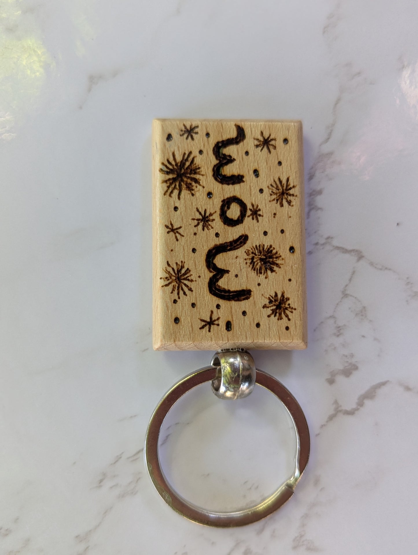 Handmade Pyrography "Mom" Keychain – A Heartfelt Gift from the Heart